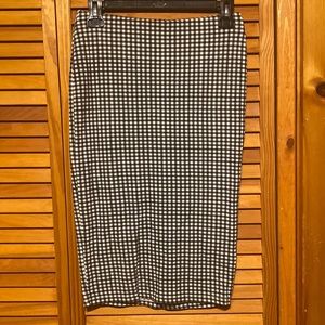 Beautiful pencil skirt rubber around waist